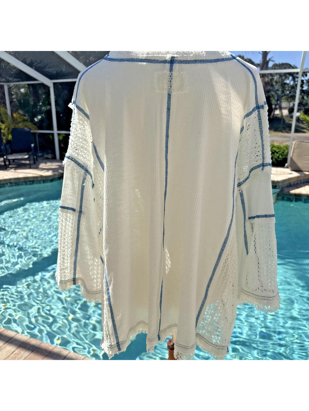 NWOT Oversized Lightweight White Pullover V-neck Top L Large Blue Stitching - Picture 3 of 7